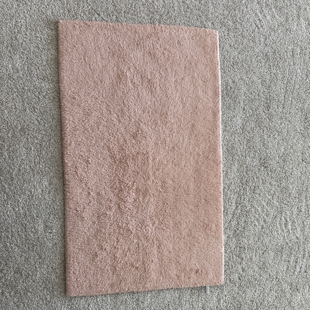 Pottery Barn Classic Organic Loop Bath Mat in Soft Rose